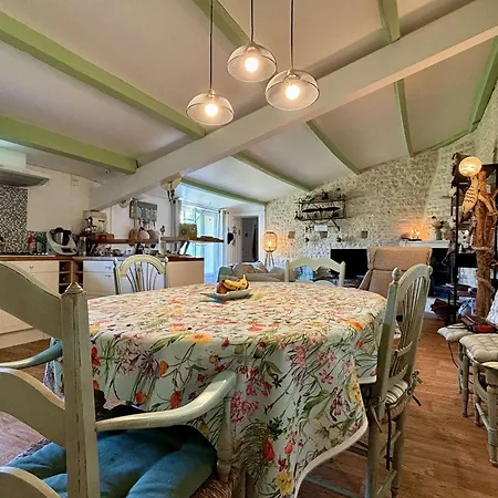 Vakantiehuis Maison Typique Avec Jardin, Proche Centre Et Pistes Cyclables, 5 Couchages, Animaux Admis, Menage Inclus - Fr-1-246a-320 Saint-Pierre-d'Oleron